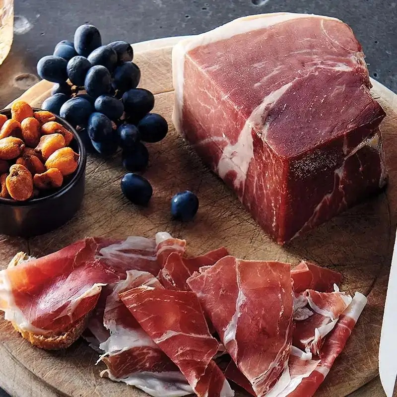 EdwardsVaSMKHSE's tweet photo. Surryano Boneless Ham Wedges - The Perfect Charcuterie Board Ham is a Five-time Good Food Award-winning Surryano Ham that is portioned it into a boneless wedge form.
https://t.co/YD1iDcMSEa
#EdwardsVaSmokehouse
#VirginiaHam https://t.co/ERBZVpu5GQ