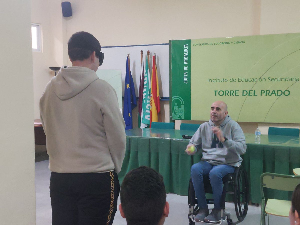 iestdp's tweet photo. Excepcional, Sergio, en su Taller sobre las lesiones de tráfico.👏🏻👏🏻 https://t.co/4o1rGuPIYL