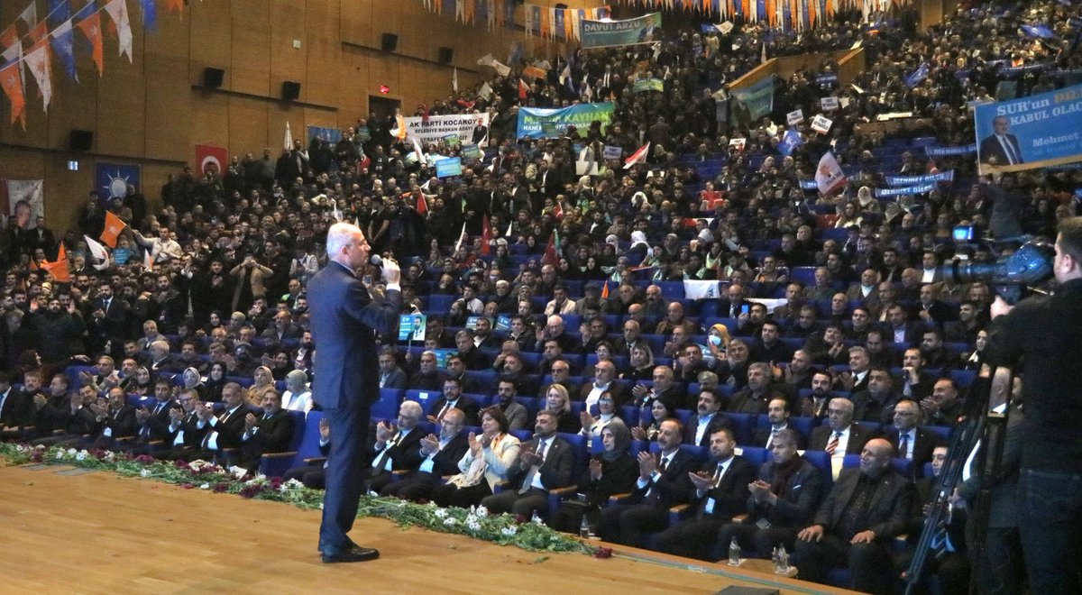 akpartidbakir's tweet photo. AK Parti Genel Başkanvekilimiz Sayın Efkan Âlâ ile Çalışma ve Sosyal Güvenlik Bakanımız Prof. Dr Sayın Vedat IŞIKHAN’ın katılımlarıyla;

#Diyarbakır’ımıza ve ilçelerimize hizmet edecek ilçe belediye başkanları aday tanıtım toplantısını gerçekleştirdik.

Hep birlikte sokak sokak,mahalle mahalle, ev ev gezeceğiz, #Diyarbakır’ımızı #GerçekBelediyecilik ile buluşturacağız inşallah.

#TürkiyeYüzyılı’nda AK Parti belediyeleriyle hizmete kavuşmayan, ilçemiz kalmayacak. 

#HazırızKararlıyız
#Diyarbakır