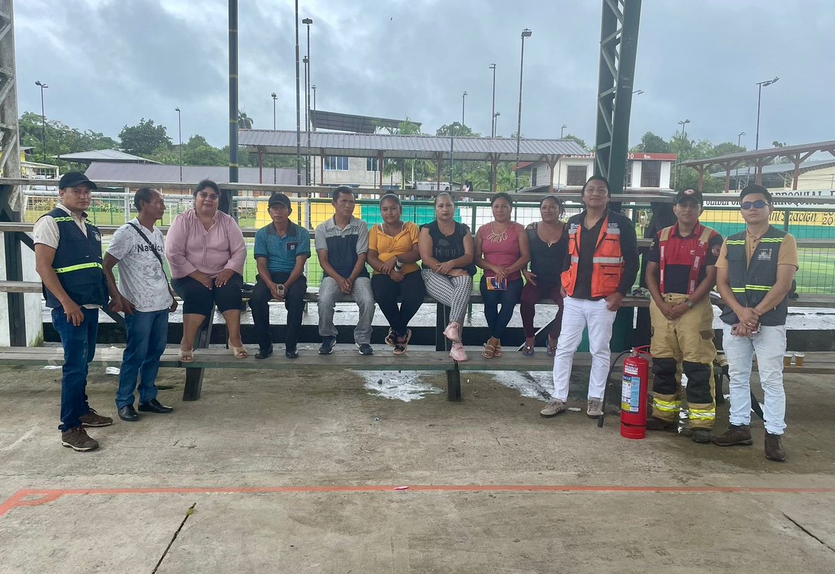 Riesgos_Ec's tweet photo. 📍#Napo

Junto al @GADArchidona y Cuerpo de Bomberos #Archidona, socializamos medidas de autoprotección ante el desarrollo de eventos peligrosos a representantes de las comunidades de la parroquia #Cotundo. https://t.co/kGe6vusqjp