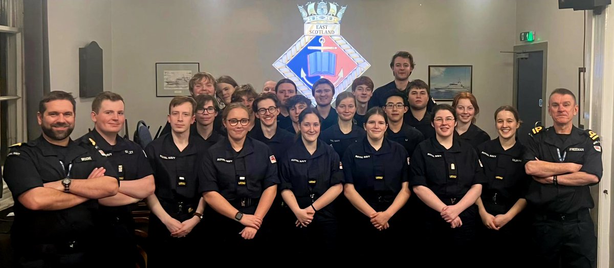 It was a pleasure to be hosted by @EdinburghURNU, where a couple of members of the ship's company hoped to inspire the next generation of sailors. There were some great questions, and plenty of interest in the variety of career paths available in the #RoyalNavy ⚓️ #nextgenfrigate