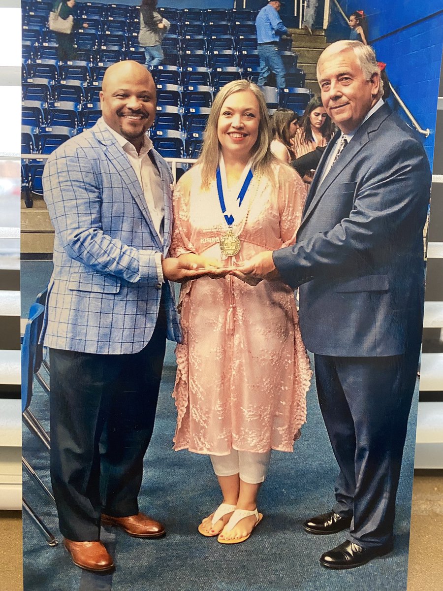 WendySCarley's tweet photo. @OdessaCollege One of my very best OC memories was when I was a student here and being chosen as the 2019 Aspen Rising Star student of the year. So many people (the whole 3rd floor of the Wood Building) completely changed the trajectory of my life. I would not be who I am today without them. https://t.co/sViuuqaXXF