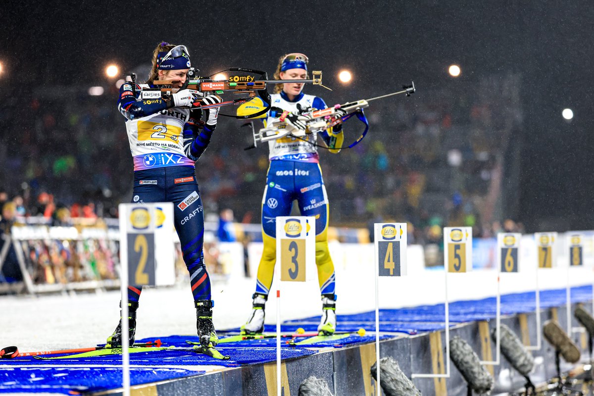 FedFranceSki's tweet image. CHAMPIONS DU MONDE 🤩🇨🇵
Eric Perrot, Quentin Fillon Maillet, Justine Braisaz-Bouchet et Julia Simon remportent le relais mixte des Mondiaux de Nové Město na Moravě 🥇

Fabuleuse course de nos 4 tricolores 👏