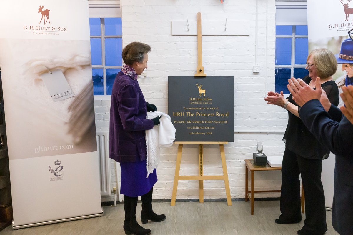 g_h_hurt's tweet photo. Towards the end of our Factory tour, HRH unveiled a commemorative plague, to mark her visit, as well as presenting a long service award to Reg' - Head Mechanic - celebrating 53 years of dedication to the artisan craft of lace knitting.
.
#ghhurt #nottingham #shawl #royalvisit https://t.co/bdDnuI28W7