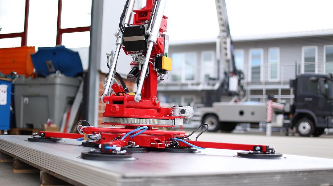 SpainCrane's tweet image. 💪 Cuando Klaas y Kappel se unen, la excelencia está garantizada. Las ventosas Kappel elevan sin esfuerzo una variedad de materiales lisos, respaldadas por el poderoso camión pluma K700. #Klaas #Kappel #elevación #soluciones