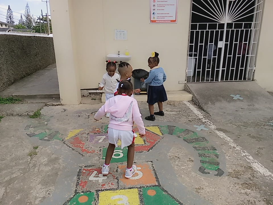 ItzmellEcc3's tweet photo. 'Deep meaning lies often in childish play...' #PlayDayJA at Runaway Bay Basic 🎉🎉🎊🎊🎊
@ECCJA 
#12StandardsMatter #PlayMatters https://t.co/LZFb3cJH1J