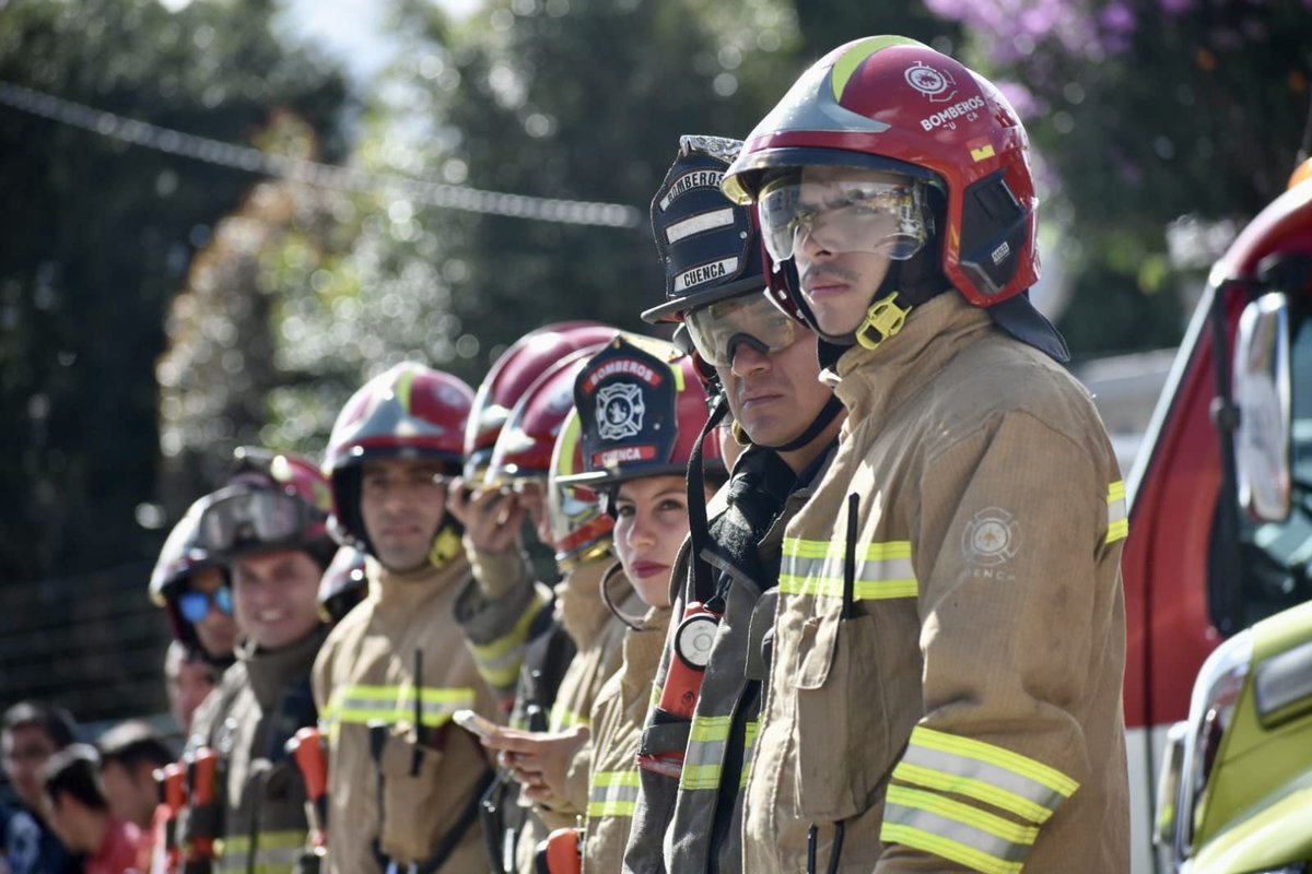 ¡#ElCarnavalEsEnCuenca! 🎉 Y lo viviremos con seguridad 🫡

No escatimamos esfuerzos para vivir los #Carnavales con total seguridad. Por eso, trabajamos en un plan que garantice el bienestar en conciertos internacionales y el tradicional #JuevesDeCompadresYComadres 🎶

🫡 Con más