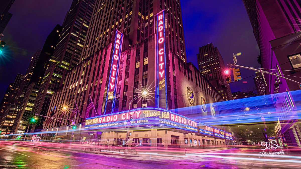 FdsiPhotography's tweet photo. From the big apple! @RadioCity @NewYorker #radiocityhall #longexposure https://t.co/6txI8VssGL