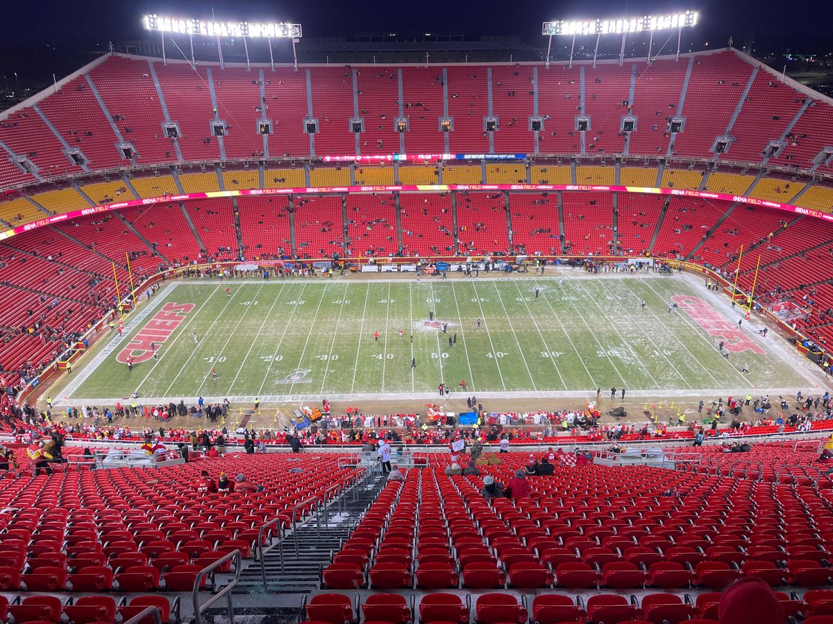 Aramark's tweet image. We’re as committed to reducing food waste across our operations as we are to cheering on our partner, The @Chiefs, this weekend.

Learn more:
aramark.com/.../aramark-he…... #AramarkBeWellDoWell #MarkYourMoment