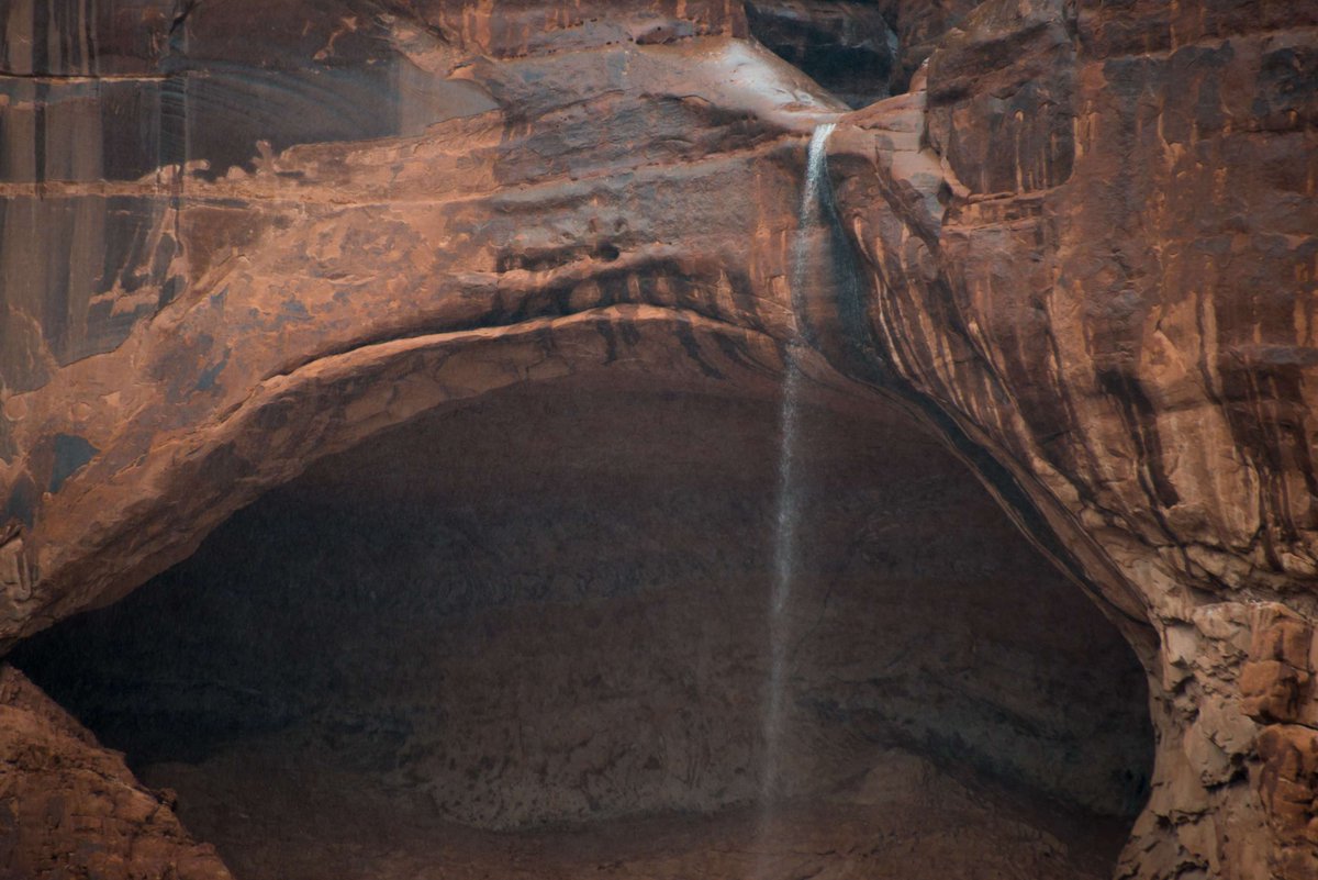 🌧️Many people shy away from visiting Arches National Park during rainy days, but rain brings a different type of beauty to our park. Rain fills potholes on the rocks and can also create temporary waterfalls along the rocks! NPS Photos: Melissa Hulls, Neal Herbert