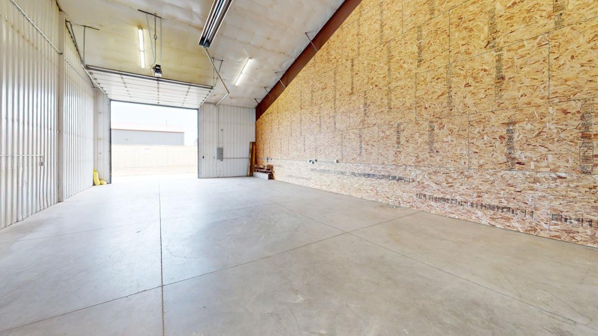 rdombrovski's tweet photo. 🚀 Exciting News! 🏢 Our latest #WarehouseListing is up - featuring ample space and a convenient dock! Ideal for growing businesses looking for logistics ease. Check it out now! 🔗 https://t.co/aDt1xNBl0D #RealEstate #CommercialProperty https://t.co/Yv9HBg4YlC