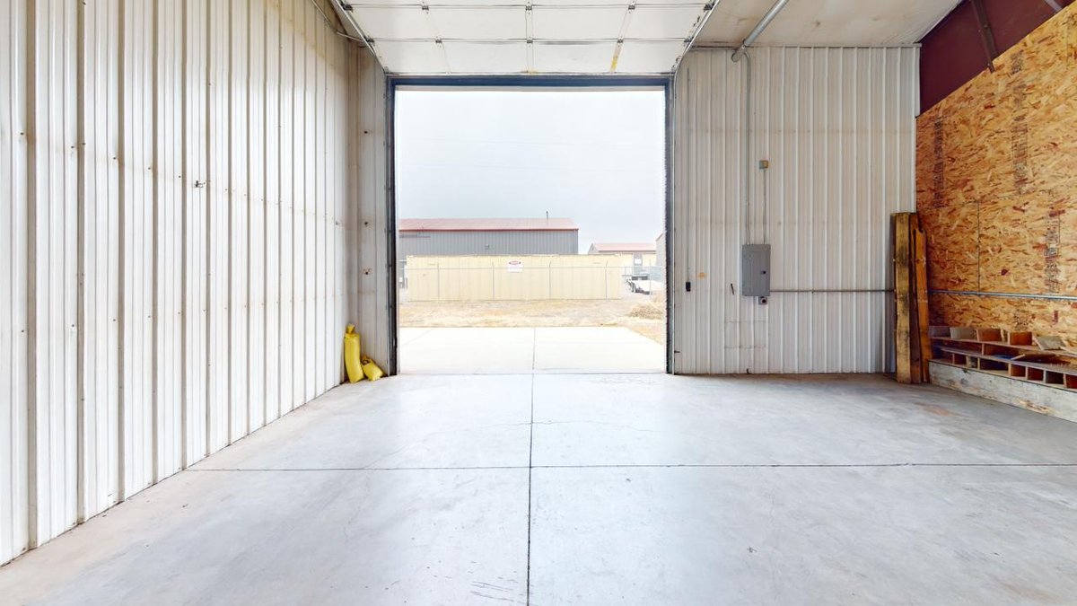 rdombrovski's tweet photo. 🚀 Exciting News! 🏢 Our latest #WarehouseListing is up - featuring ample space and a convenient dock! Ideal for growing businesses looking for logistics ease. Check it out now! 🔗 https://t.co/aDt1xNBl0D #RealEstate #CommercialProperty https://t.co/Yv9HBg4YlC