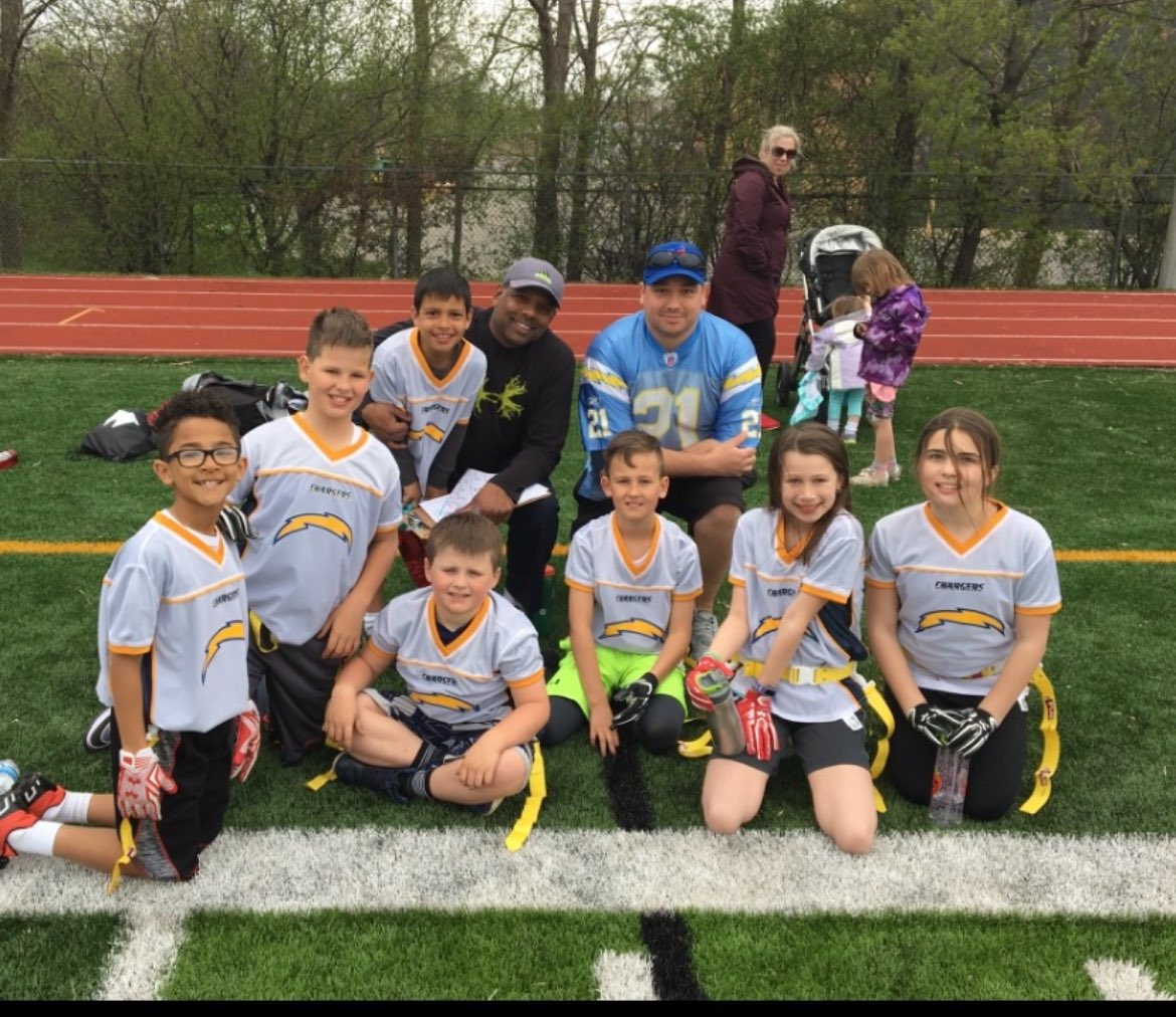 FLAGHMFF's tweet image. Flag football registration open at hmff.ca.  Ages 5-17. Divisions are filling up. #hamont #getyourflagson