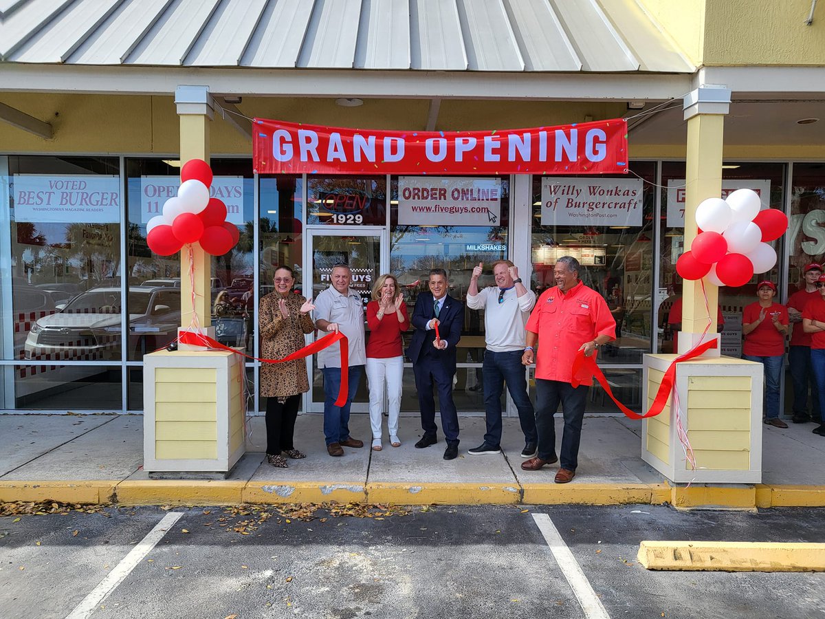 sebastian_daily's tweet photo. FIVE GUYS is officially open in Sebastian, Florida! It's located in the same plaza at the County Tax office, next to KFC. Their address is 1929 US-1, Sebastian, FL.
Let's welcome them to Sebastian, Florida!
@FiveGuys #fiveguys #sebastianfl https://t.co/fDkfaFYjby