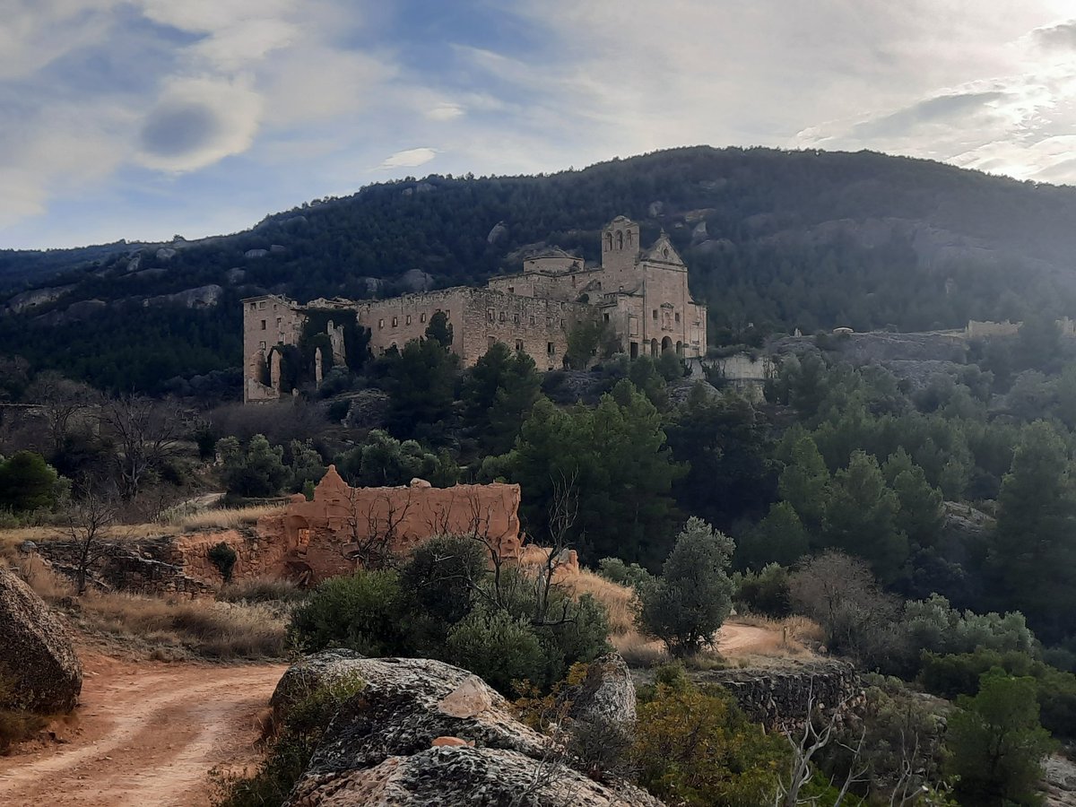 arqueojobs's tweet photo. Estamos de prospección en Teruel, y hoy nos hemos topado con el Monasterio del Desierto, en Calanda. Fundado a finales del siglo XVII, actualmente en estado de abandono. https://t.co/nrs66Q4gue