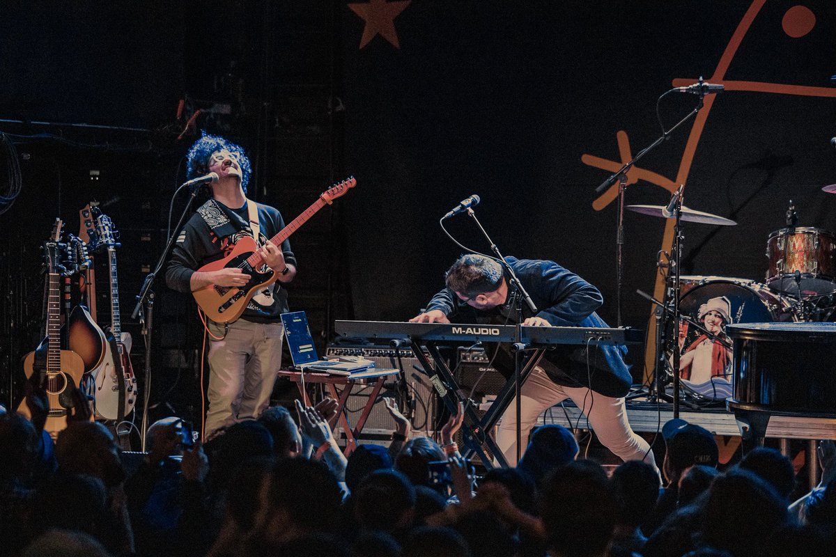 JukeboxtheGhost's tweet image. New episode of @fameishpod is out today! A live taping from Bowery Ballroom with special guest @adhorowi , a dear friend of the band and an incredible pianist/songwriter of edu/@TallyHall! Really special night — take a listen! 

redcircle.com/shows/fame-ish

(Photos by Chantel Malin)