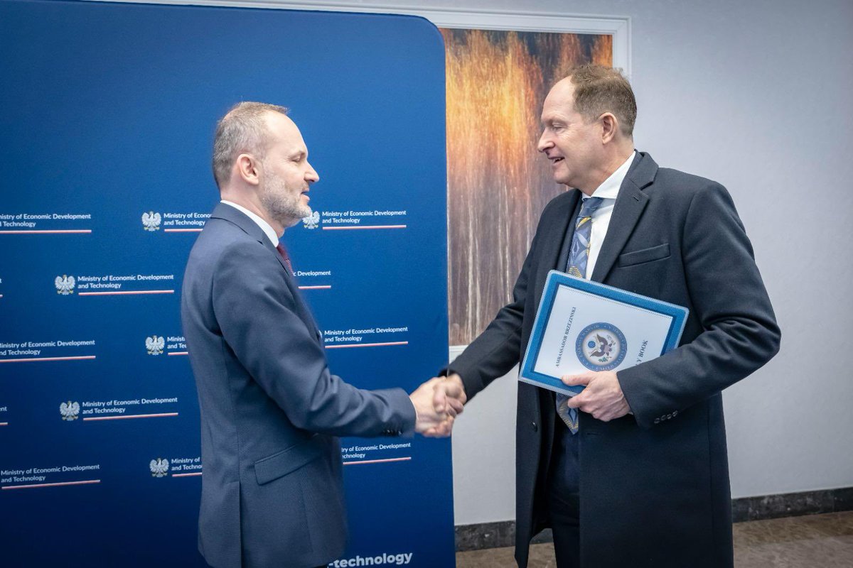 Krzysztof Hetman (@hetman_k) on Twitter photo 🇵🇱🇺🇸 Utrzymanie strategicznego partnerstwa, wspieranie relacji z USA w obszarze m. in. handlu, inwestycji, bezpieczeństwa i technologii jest dla Polski priorytetem. Dziś rozmawialiśmy o tym z <a href="/USAmbPoland/">Ambasador USA w Polsce</a>
Dziękuję Panu Ambasadorowi Markowi Brzezinskiemu za dobre spotkanie 🤝 🇵🇱🇺🇸 Utrzymanie strategicznego partnerstwa, wspieranie relacji z USA w obszarze m. in. handlu, inwestycji, bezpieczeństwa i technologii jest dla Polski priorytetem. Dziś rozmawialiśmy o tym z <a href="/USAmbPoland/">Ambasador USA w Polsce</a>
Dziękuję Panu Ambasadorowi Markowi Brzezinskiemu za dobre spotkanie 🤝
