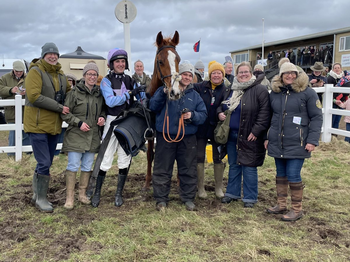 Love That wins the Maidens Conditions 2m4f under @Joshua_N3wman at @LarkhillRacing on Sunday which was also a first winner for the new Blackmore Racing Club 💜💙🖤 #BlackmoreFarm @REDMILLSHorse @ForanEquine @Arioneo_off @Firehouse2016 #GetInvolved