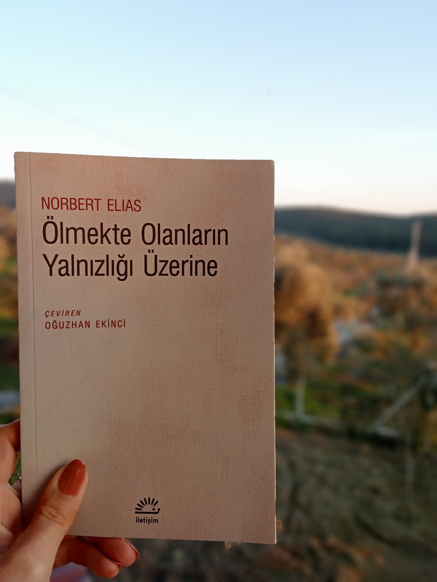 Mezar, hoş ve özel bir yerdir ama Sanmam kimse kucaklaşsın orada. #şubat3 #benimokumam #MaviAyrac #kitaplardanalıntılar