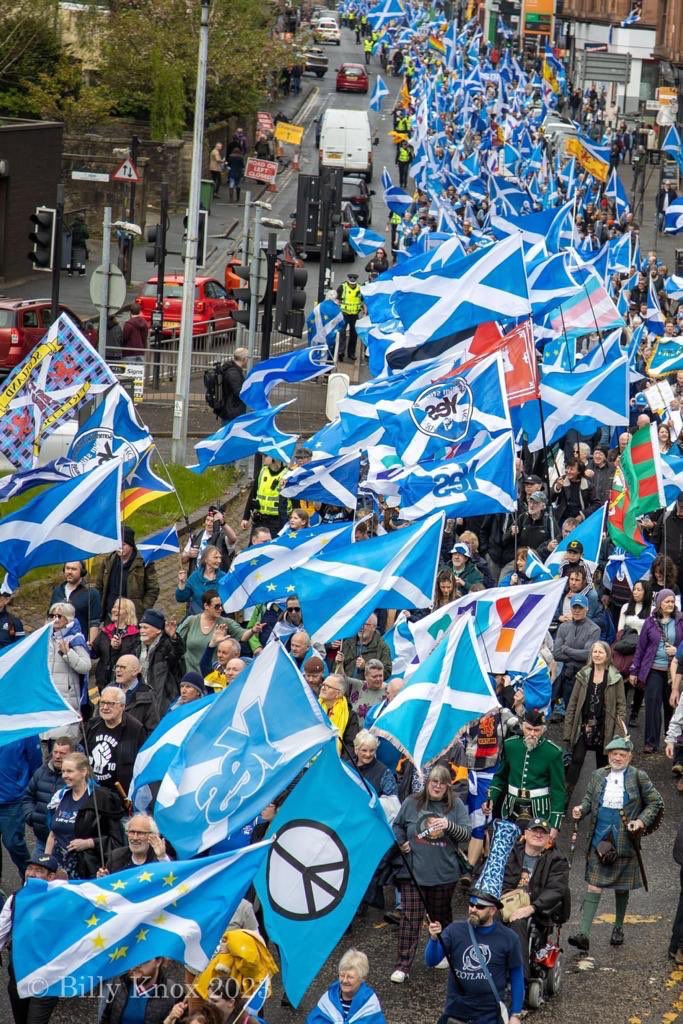 AUOBNOW's tweet photo. A big turnout at any given march is always good, but its not about the numbers. We organise these annual demonstrations for people to take to the streets for independence. We will keep marching every year, unto independence and beyond. This is Scotland's marching tradition #AUOB https://t.co/Ee4RHPN3mU