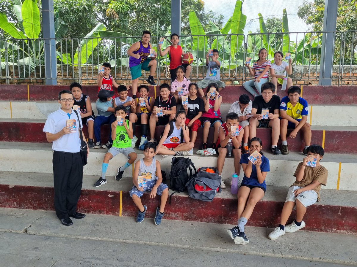 TarrilloDany's tweet photo. [Promoción de matrículas 2024]
Visitando al gerente de la Cooperativa SCB y las clases vacacionales del Colegio Ponazapa, compartiendo nuestras matrículas y actividades 2024 del #ColegioAdventistaAltoMayo.
#EducaciónAdventista más que enseñanza #Perú #MiNOP #UPN. https://t.co/MKBgr0QU9d