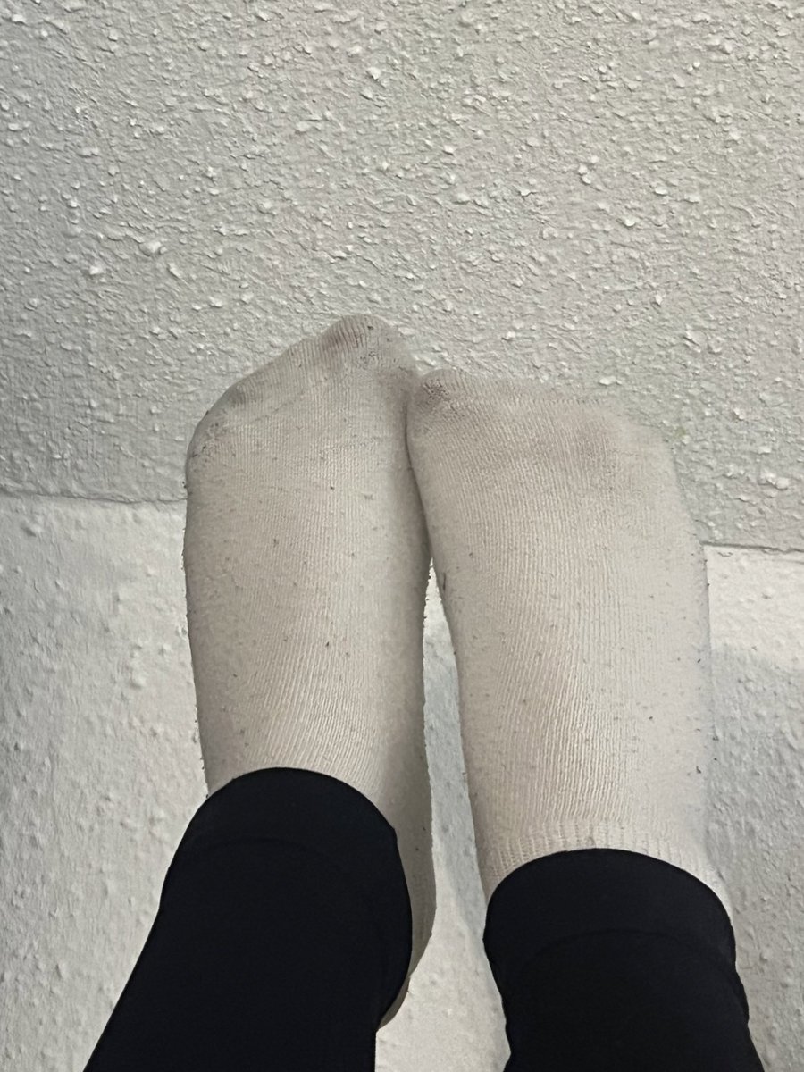 vikaicon18's tweet photo. Wer will getragene Socken 🧦 2 Tage😍 mehr auch möglich, schreib mir 🙂
#socken #getragenesocken #wornsocks #herrin #findom #geldsklave https://t.co/8CIte2qS96