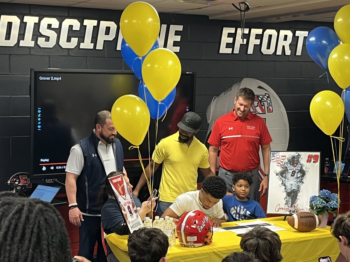 Super pumped for these East View studs. Kareem Edwards signing with Texas Lutheran. And Grover Moore signing with Texas Wesleyan. We are proud of you! Go Pats Go!