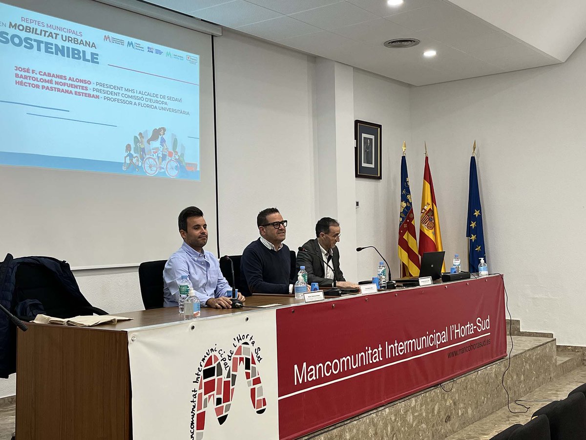 floridauni's tweet photo. Retos municipales en movilidad urbana sostenible 👉Florida Universitària y la @MancoHortaSud se alían para mejorar la movilidad comarcal🤝con actividades formativas para mostrar al alumnado los desafíos de la comarca en materia de movilidad https://t.co/wqT0K8tz6E https://t.co/k0QMCCzEsC