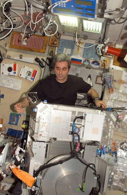 #Encejour en 2008, décollage de la navette Atlantis #STS122 à destination de la Station ; elle embarque le laboratoire européen Columbus et l'astronaute Léopold Eyharts 🇫🇷 qui effectuera son installation. Il reviendra sur Terre 48 jours plus tard à bord de Endeavour #STS123.