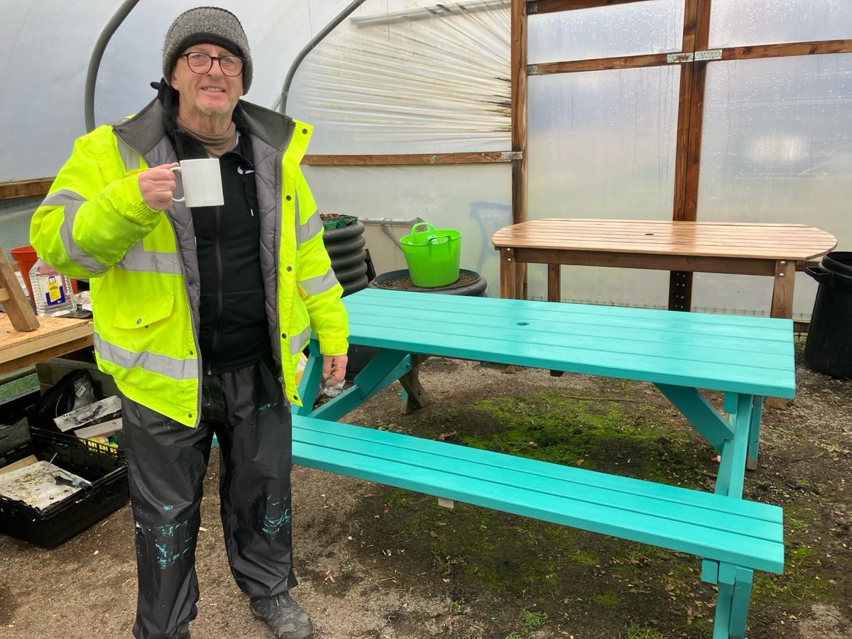 Busy day. We built an insect house using recycled materials. We made natural bird feeders by upcycling birch logs, drilling holes & filling them with perch branches, birdseed, raisins & lard. We now have newly painted picnic bench - thanks to Paul 👋@GroundworkCLM @SLH_Homes