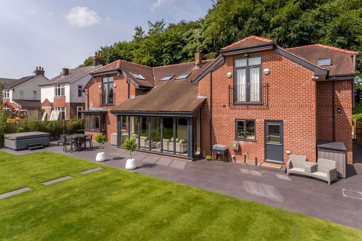 Your windows and doors enhance your feeling of home by bringing light, energy, and comfort into your everyday ✨

We strongly believe that home is a feeling, life is an integral part of your home and style is a must.