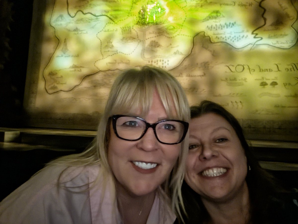 #wicked and that's not just me and <a href="/HilaryJSteel/">Hilary Steel</a> #London #loveamusical #WickedWednesday