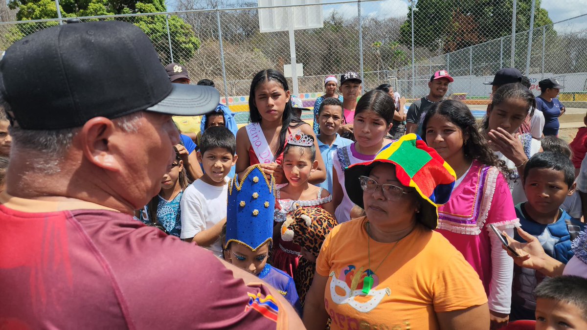 comandosergioh's tweet photo. Hoy continuamos trabajando en la optimización de los servicios públicos a través del 1x10 del buen gobierno y de las políticas del presidente @NicolasMaduro junto a @CorpoelecInfo para seguir dignificando los espacios #7TEnUniónYEsfuerzo https://t.co/9lYUThCdsC