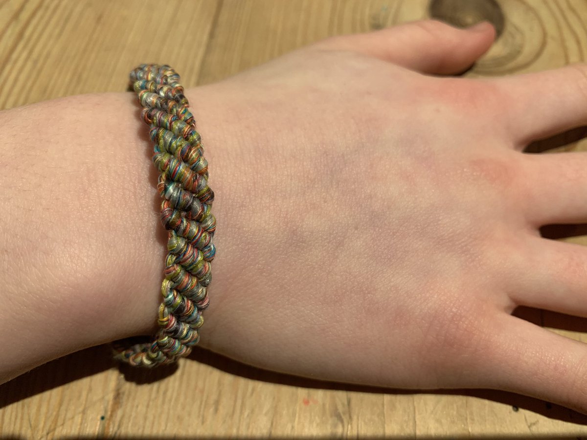 Starling_Song's tweet photo. Veg box string #friendshipbracelet @AbelandCole https://t.co/W5GYX5kIm8