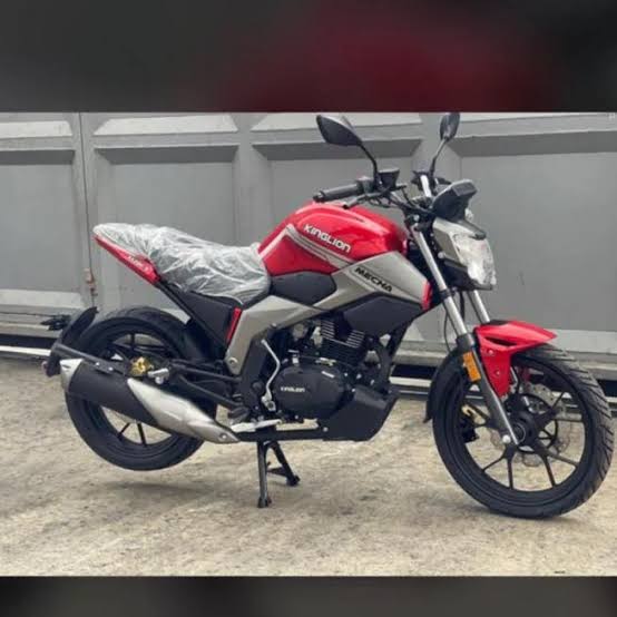 BarakaMaviatu's tweet photo. Kwa maisha ya mijini kwa nini #Moboxer wasije na design luxury ya pikipiki kwa vijana.
Mfano India bike nyingi halafu kali. Kama hii kinglion ni msibailibidi ziwe za kumwaga bei za kitanzania. 🔥 https://t.co/lxYQyTXwb3