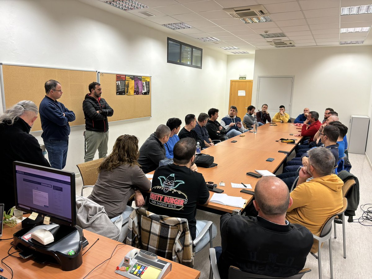 asiccoose's tweet photo. 🔴Reunion #Coordinadoras Territoriales  FAL-SPS ✈️

ℹ️ L@s delegad@s han explicado la situación actual en sus empresas y han puesto en valor la importancia de la seguridad y salud en el trabajo.  

🗣️El poder de unirnos para defender lo común‼️ https://t.co/tpkTAv0b8r