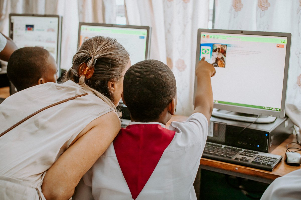 CamaraTanzania's tweet photo. Monday, we had the pleasure of hosting the amazing team of our supporters. One of the schools they visited was Jamhuri Secondary School

It was an opportunity to demonstrate how their contribution is transforming the lives of young students and teachers in our country.

#EdTech https://t.co/OVyhSWgln1