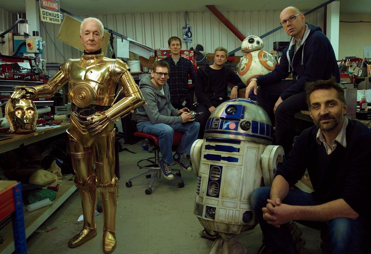 AstromechJ's tweet photo. STAR WARS THE FORCE AWAKENS (2015) - Behind the scenes
#StarWars #Propmasters #AnthonyDaniels #C3PO #R2D2 #BB8 #longcrossstudios https://t.co/qNh6MdpN7N