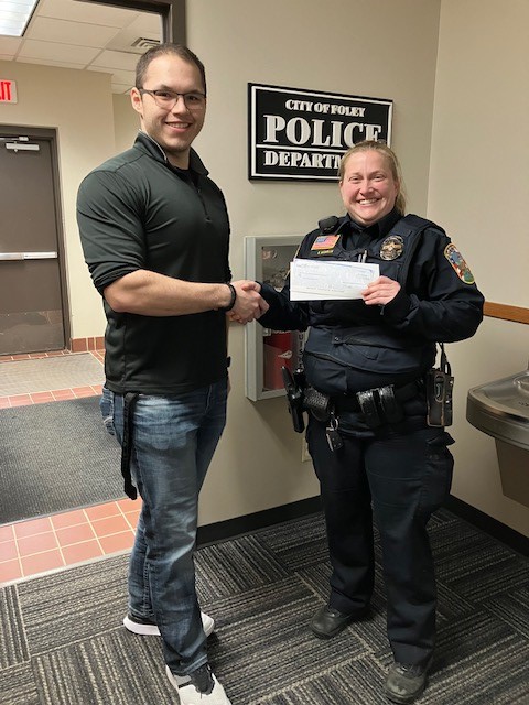 CityFoleyMN's tweet photo. A great big thank you to @GreatRiverFCU for their generous donation to the Foley PD! Their donation will help to purchase additional trauma kits (emergency medical supplies) for officers responding to medical calls. Thank you for supporting the Foley PD! 😁🚓💙 #FoleyMN #FoleyPD https://t.co/EJuvMUhT0I