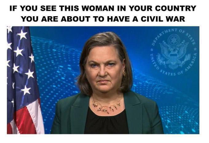 Adot2021's tweet photo. "Si vous voyez cette dame dans votre pays sachez que la guerre civile est à la porte.
@actualitecd @fatshi13 @OJoslain https://t.co/flfJUahV3U