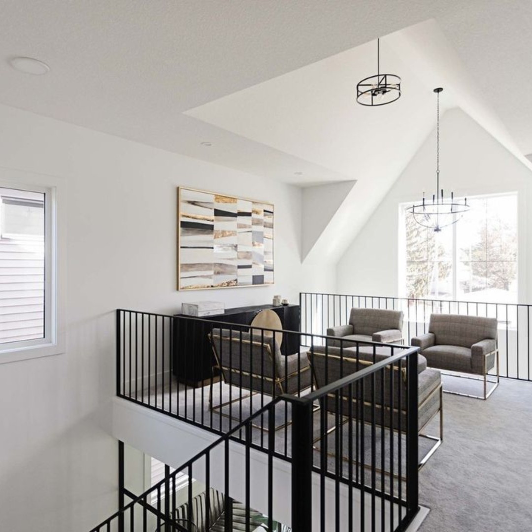 Don't overlook the power of natural light on every level of your home! These second-floor windows not only brighten the space but also enhance daily navigation with a touch of elegance.📷
#windowsanddoors #interiordesign #architecture #modernhomes #homedesign #homeinspo