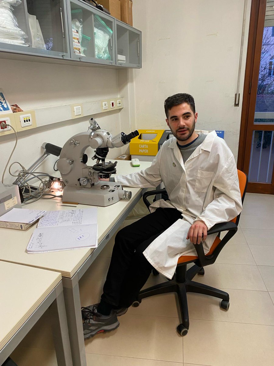 PLANTSEED_unipi's tweet photo. Secondo giorno del corso pratico di citotassonomia: prelievo del materiale da piante in coltivazione e da semi germinati, preparazione dei reagenti, protocollo di Feulgen https://t.co/HqCPgUmzrI