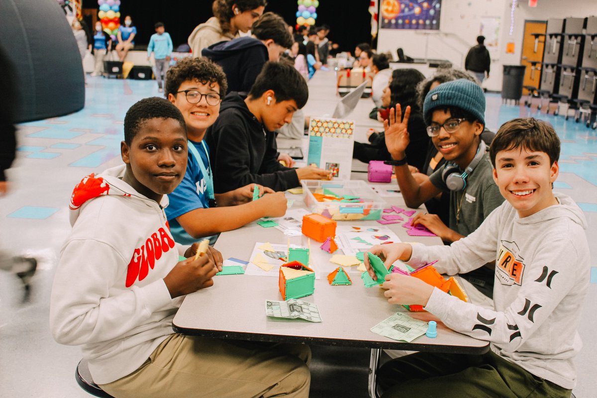 Exploring the wonders of science at our 2nd Annual Science Night!🔬🌟 BIG thank you to <a href="/CoxSci/">Cox Science Center and Aquarium</a> and <a href="/UF/">FLORIDA</a> for joining us and to our science teachers for a great night!