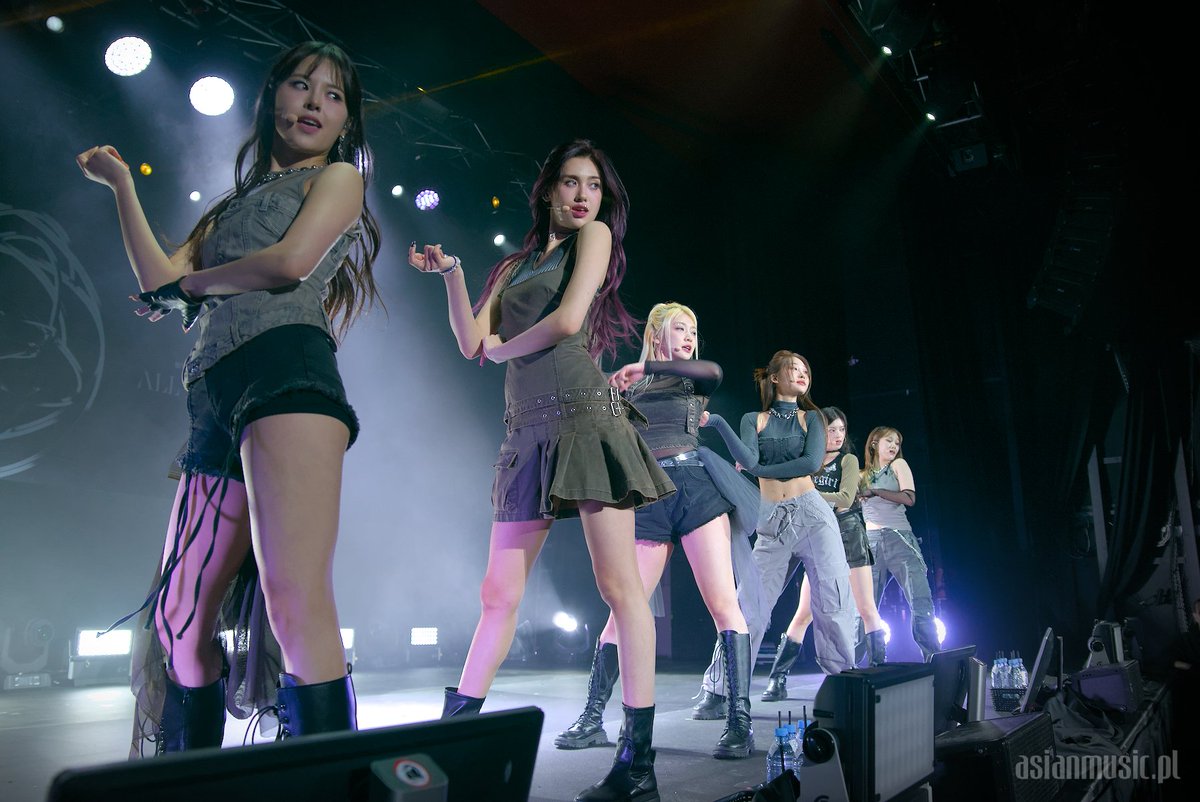 forumAMP's tweet photo. ✨ EVERGLOW forever, let's go! ✨

📷 Nasze zdjęcia z koncertu @EVERGLOW_twt w Warszawie już na stronie: https://t.co/0Pmvn5ob9j

@EVERGLOW_STAFF #EVERGLOW #에버글로우 #EVERGLOWinPOLAND https://t.co/x3YuIydyd4