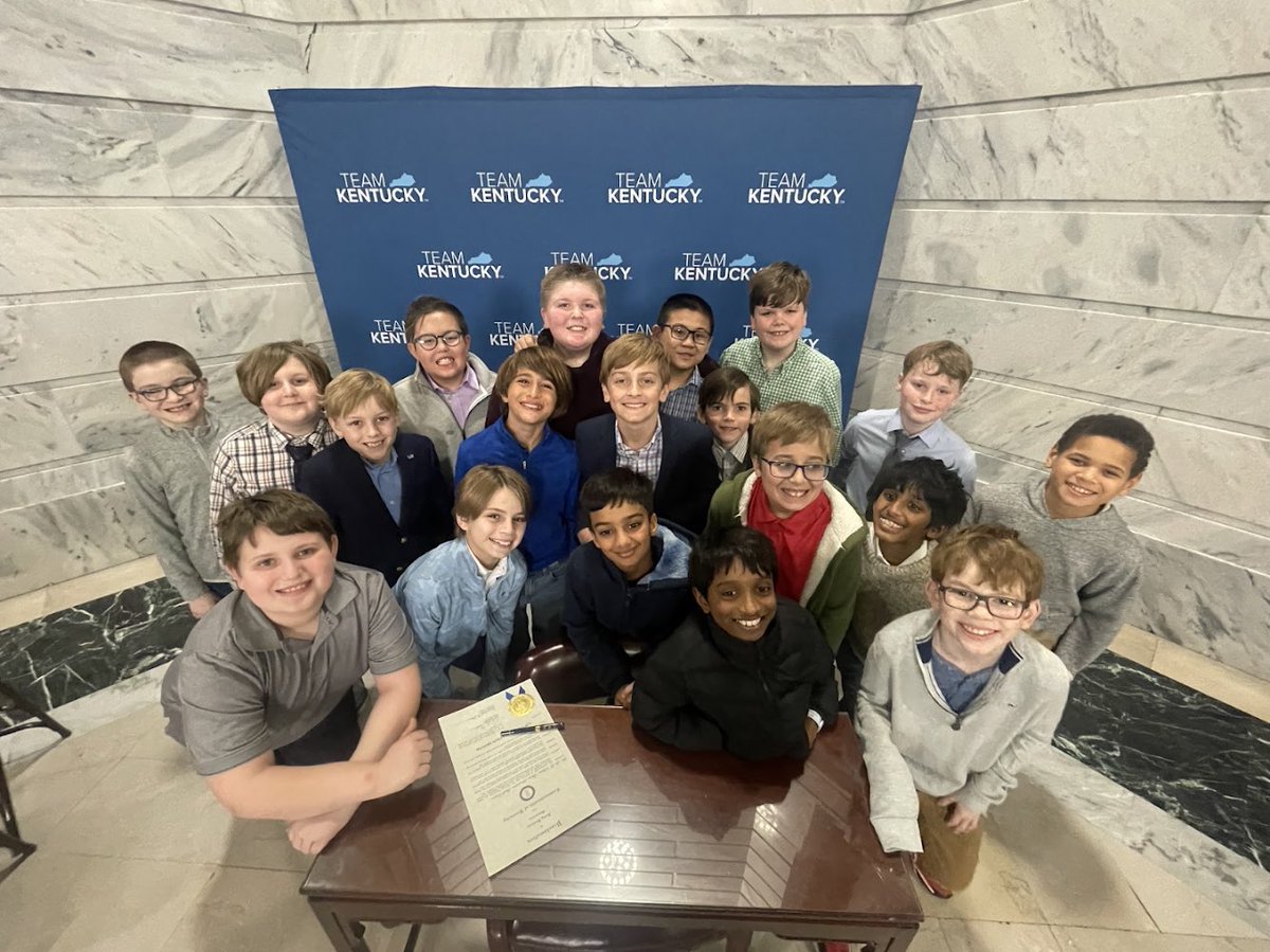 Potter Gray students attended the Gifted Education Proclamation Ceremony yesterday at the State Capitol. The event was sponsored by <a href="/KAGEgifted/">KAGE</a> The students were also able to meet with <a href="/RCforAG/">Russell Coleman</a> <a href="/DuvallforKY/">Dr. Robert Duvall</a> <a href="/Kyrepmeredith/">Michael Meredith</a> and was also recognized from the Senate floor! <a href="/BGISD/">Bowling Green Independent Schools</a>