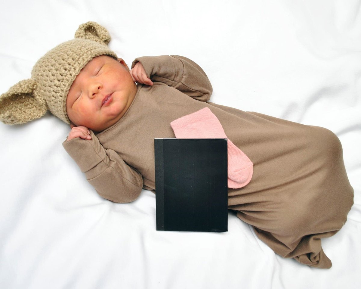 Abriella Maebel Garcia 🩷🩷🩷
8lbs 2oz 
Dobby is freeeeee !