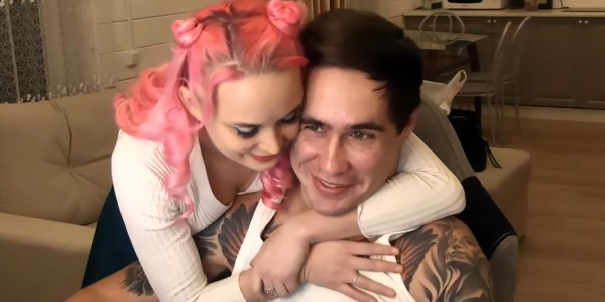 NadeemA62081067's tweet photo. Russian Streamer Stas Reeflay killed his pregnant girlfriend on a live stream by locking her on a frozen balcony 🤯💀☠️
#Reeflay #drakevideo #ช่องวัน31 #อิงฟ้าแถลงข่าวบางกอกคณิกา https://t.co/JOfvLakyd0