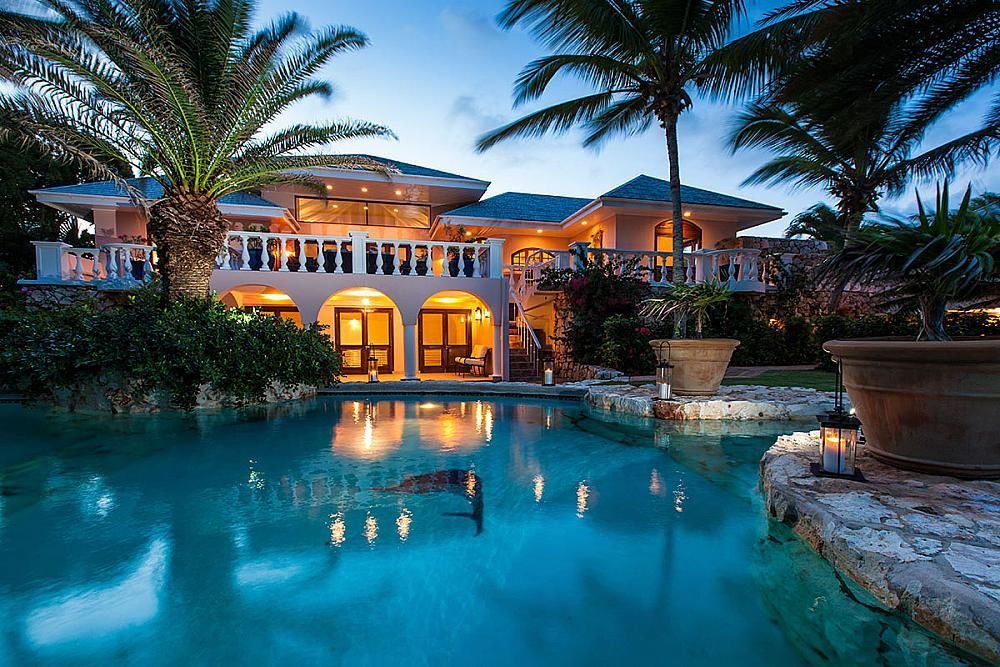 WWDreamvillas's tweet image. Indigo villa Anguilla now offers a new option for smaller groups of 5 bedrooms or more this season. This amazing opportunity includes our newly introduced bed and breakfast Chef Service. 
Link to villa details:-buff.ly/2Z7JiVW 
#anguilla #littleharbour #luxuryvilla #chef