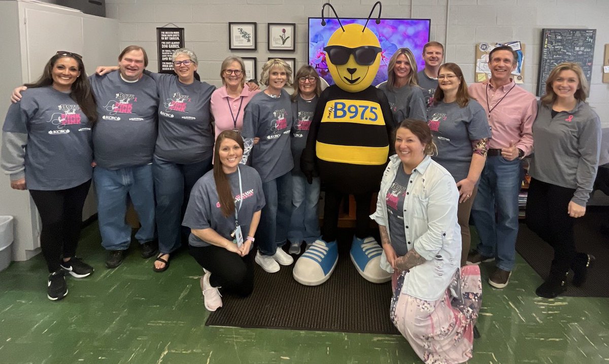 AcuffCoach's tweet photo. Shout out to Dean Sandy Pack for getting S.E.S.I recognized by B97.5 for our great work and breast cancer awareness!!! @b975knoxville https://t.co/KKw4d5g5Oy