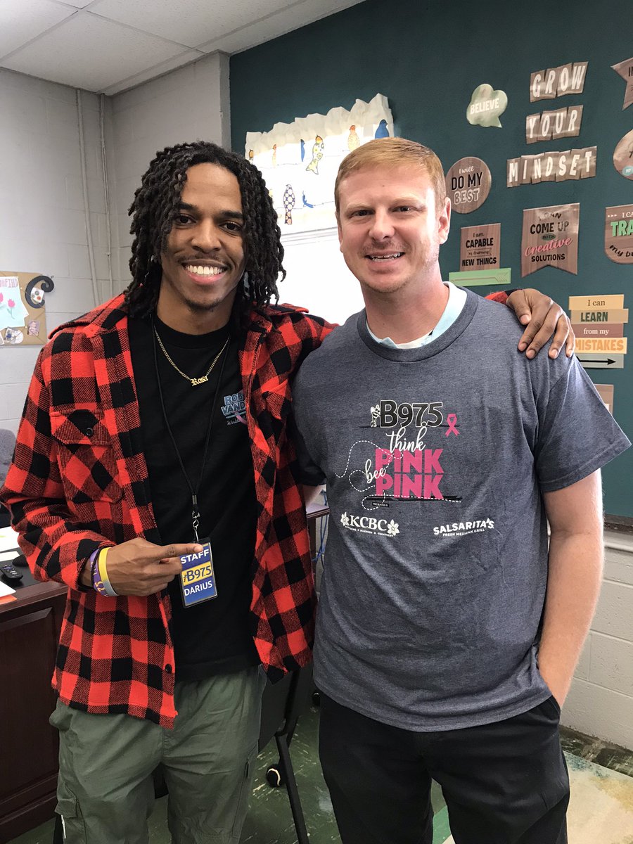 AcuffCoach's tweet photo. Shout out to Dean Sandy Pack for getting S.E.S.I recognized by B97.5 for our great work and breast cancer awareness!!! @b975knoxville https://t.co/KKw4d5g5Oy